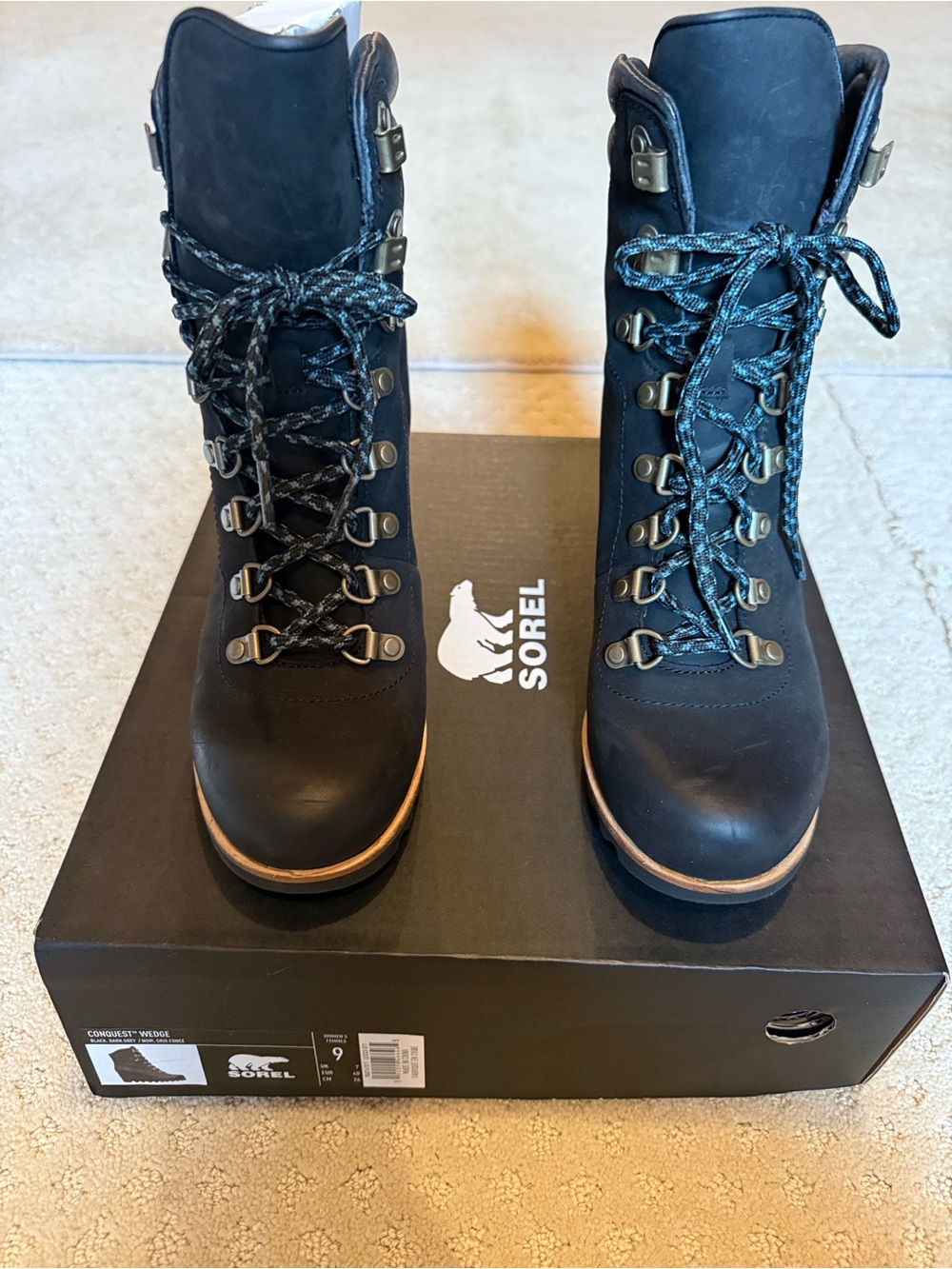 Sorel Conquest Wedge - Black Dark Grey.  Like New